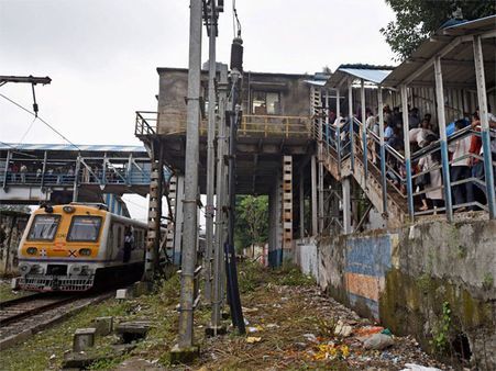 Elphinstone stampede: 10-day survey to decide on 'safe' stations