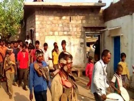 In MP, 3 men garlanded with shoes, paraded for consuming alcohol