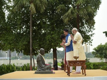 Modi-Abe visit world's largest Mahatma Gandhi museum - <i>Dandi Kutir</i>