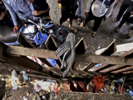 KEM hospital under fire for numbering Elphinstone stampede victims