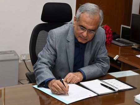 Rajiv Kumar assumes office as Niti Aayog vice-chairman
