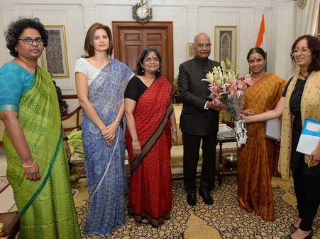 Women’s groups’ delegation meets President to push for passage of long pending Women’s Reservation
