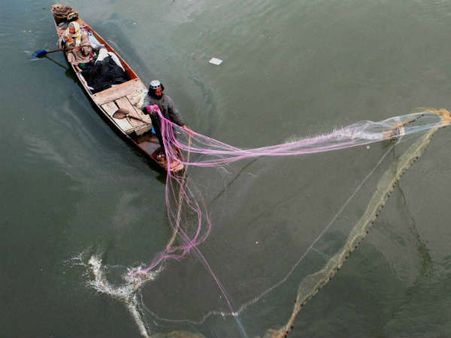 13 Tamil Nadu fishermen arrested by Sri Lankan Navy