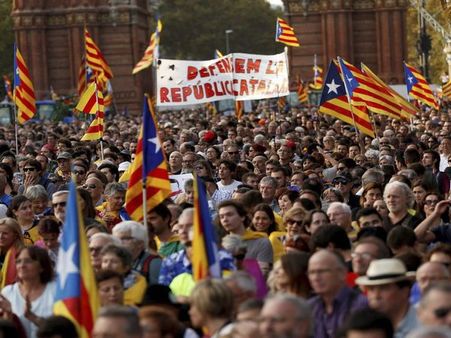 Spain:Catalonia leader faces deadline to drop independence bid