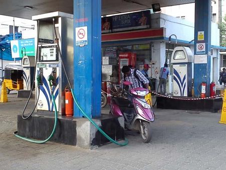 Maharashtra will suffer Rs 2,600 crore revenue loss if it cuts VAT on petrol, diesel