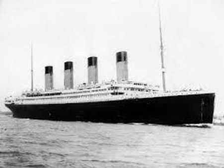 Photos documenting Titanic rescue operation sold for USD 45k