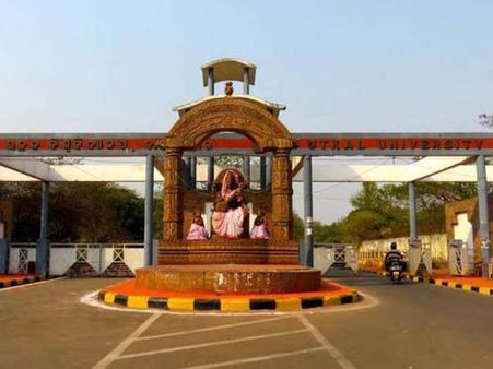 Utkal University VC sits on 'Introspective Silent Fast' for peace in campus