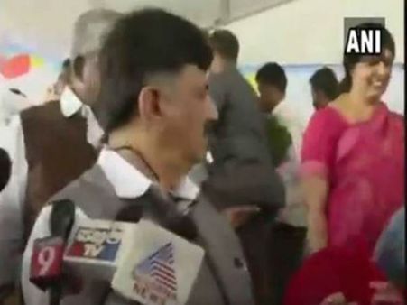 Karnataka minister DK Shivkumar slaps selfie-taking man