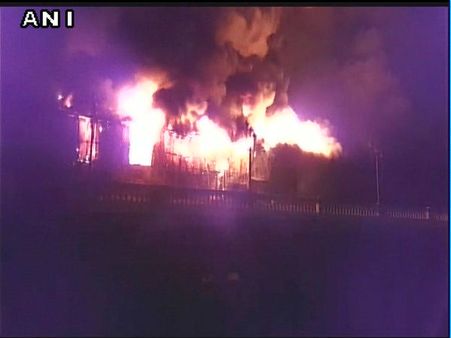 WB: Fire breaks out in abandoned godown at Armenian Ghat, no casualty