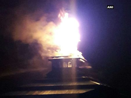 J&K: Fire damages spire of Khankah-e-Moula shrine in Srinagar