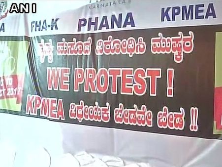 Karnataka doctors' strike: Siddaramaiah to meet stakeholders on Friday