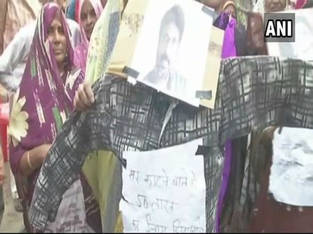 <i>Padmavati</i>: Now, UP group announces Rs 50 lakh bounty on heads of Deepika, Bhansali