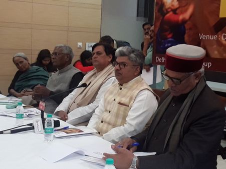 Handloom industry in crisis, politicians address the issue