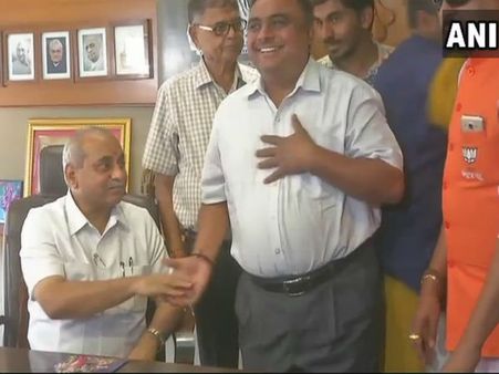 Nitin Patel takes charge as Gujarat Deputy Chief Minister
