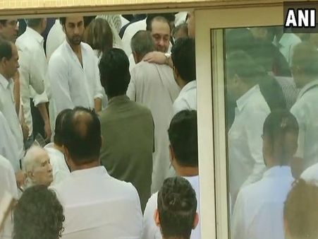 Veteran actor Shashi Kapoor cremated with state honours