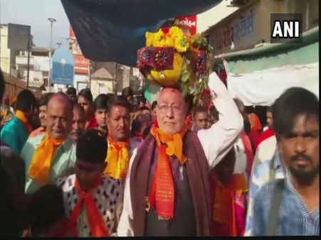 After BJP’s win in Gujarat, HP, Modi’s brother offers prayers at temple