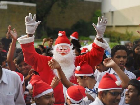 This song promoting Muslim-Christian harmony in Pakistan is breaking the Internet