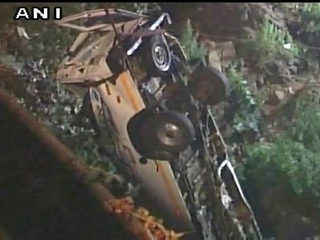 Kolhapur: 13 killed, 3 injured after minibus falls into river