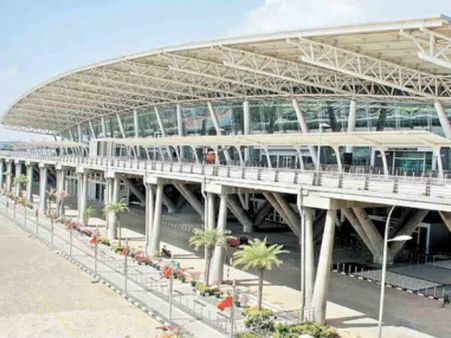 Bengaluru techie, 'talking on phone', falls to death at Chennai airport