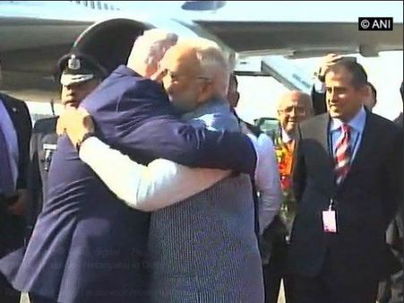 PM Modi hosts dinner for 