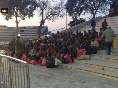 147 Indian fishermen released by Pak cross over via Wagah border