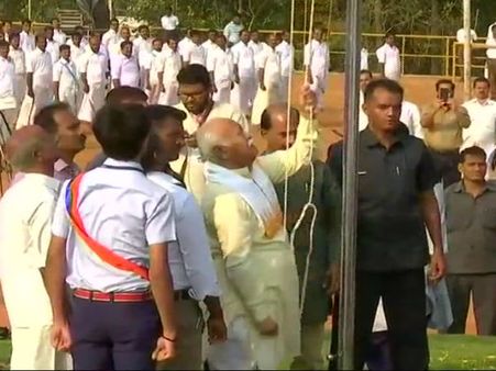 Kerala: Mohan Bhagwat defies state order, hoists tricolour at Palakkad school