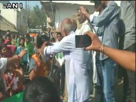 A 'garland of shoes' welcome for BJP candidate in Madhya Pradesh