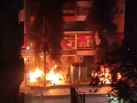 Ahmedabad malls vandalised, vehicles set on fire in protest against 'Padmaavat'