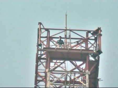 Rajasthan: Youth protesting Padmaavat release descends tower