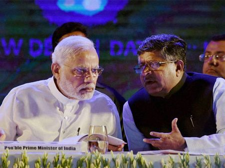 SC judges' press meet: PM Modi meets Law Minister, Centre likely to distance itself from crisis