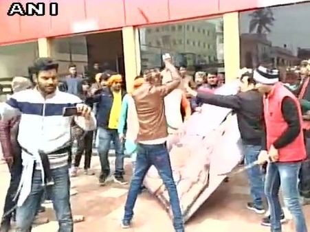 'Padmaavat': Karni Sena vandalises theatre in Bihar after SC lifts ban