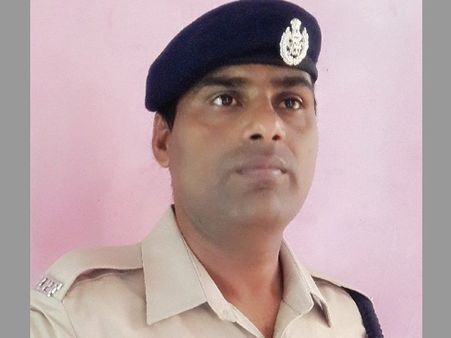 Railway Protection Force cop saves boy from falling under a moving train in Mumbai