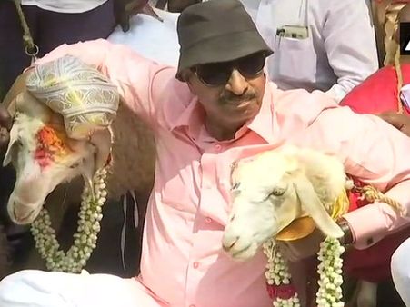 Bengaluru: Activist demands holiday on Valentine's day, financial support to lovebirds