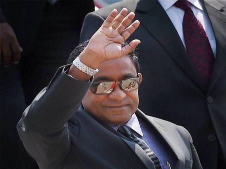 Maldives crisis: Supreme Court suspends rebel MPs ahead of key vote