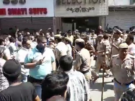 Traders protest Delhi sealing drive after workers injured in clash with police