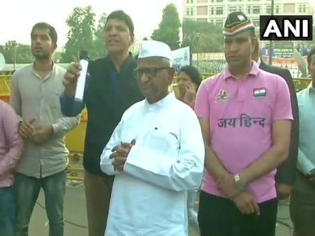 SSC exam paper leak: Anna Hazare meets protestors in Delhi
