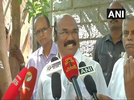 TN minister likens TTV Dinakaran to a 'mosquito'