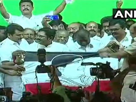 SC directs lower court to decide AIADMK two leaves symbol case by April