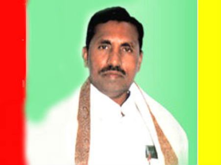 Congress meet in Karnataka turns sour as two factions clash