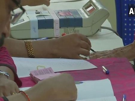 Bypolls 2018: Parties play blame game over faulty EVMs, EC says reports exaggerated