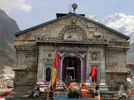 Former Uttarakhand CM and other Congress leaders stranded at Kedarnath due to heavy snowfall