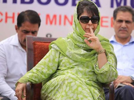 'It is heartbreaking', says Mehbooba on Chennai tourist's death; Omar calls stone pelters 'goons'