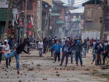 J&K: Clashes erupt in Awantipora over custodial death of school teacher
