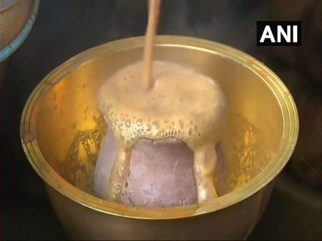 Welcome to a unique experience of <i>chai pe charcha</i> with <i>tandoori tadka</i>