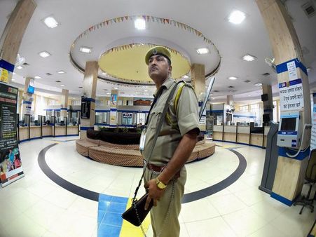 J&K: Guards thwart terrorists' attempt to loot bank van