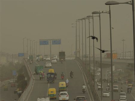 Delhi air quality: Slight decrease in pollution due to steady winds