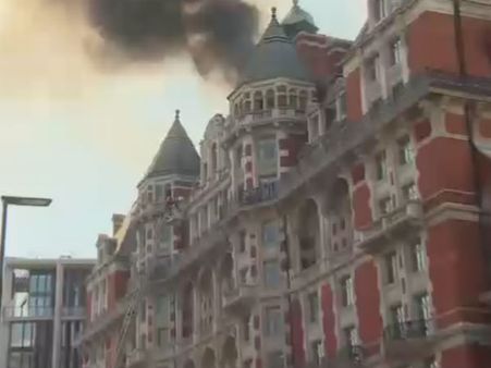 Major fire at London's Mandarin Oriental hotel, over 100 firefighters on the spot