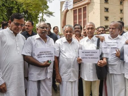 Kerala CM, Left Parliamentarians protest outside Rail Bhavan