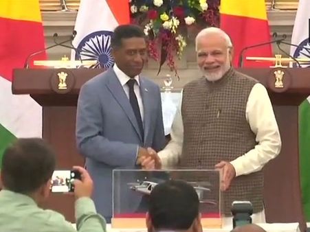 India signs 6 MoUs with Seychelles, offers 100 million dollar aid for defence