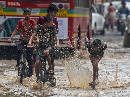 Monsoon arrives in Maharashtra, high alert in Mumbai